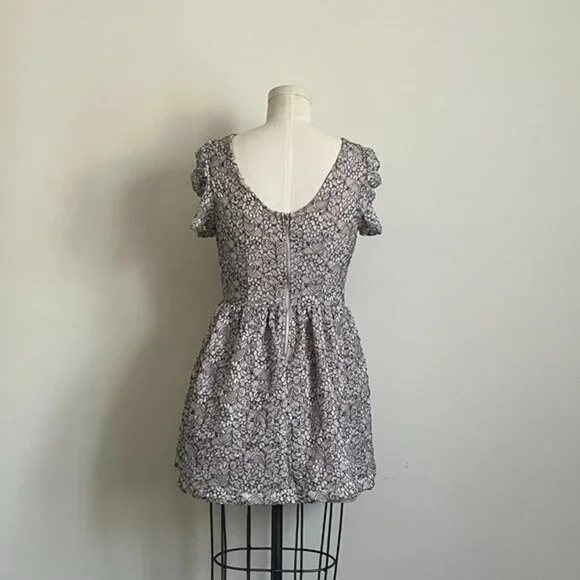 EUC Short Romantic Lace Dress - Picture 3 of 4